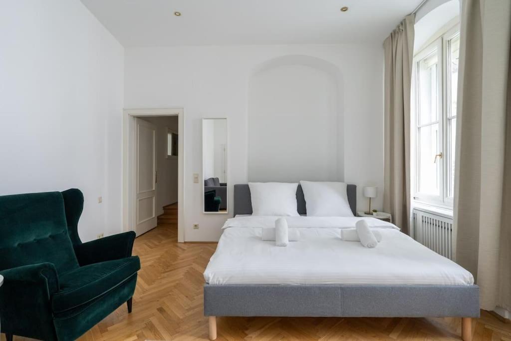 Historic Heart Apartment Wina Bagian luar foto