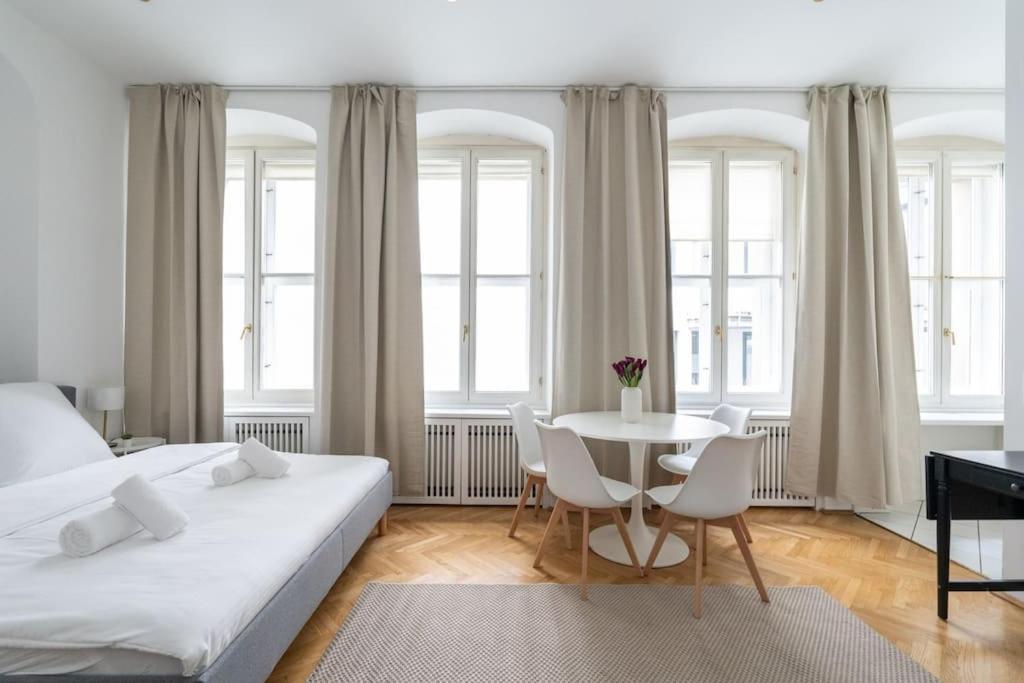 Historic Heart Apartment Wina Bagian luar foto