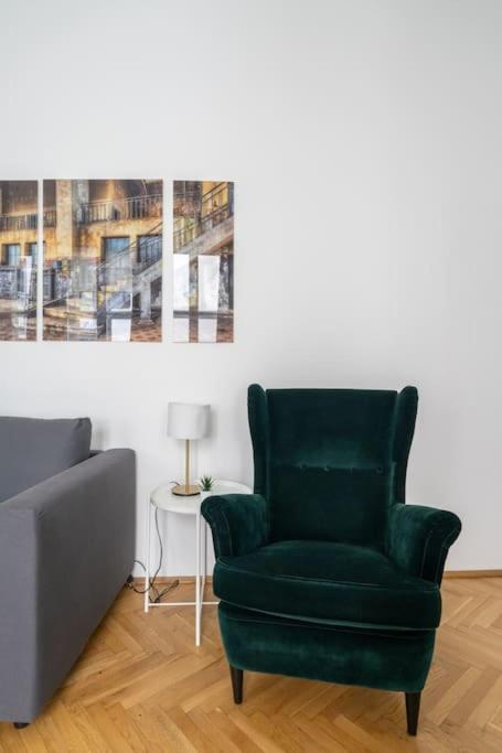 Historic Heart Apartment Wina Bagian luar foto